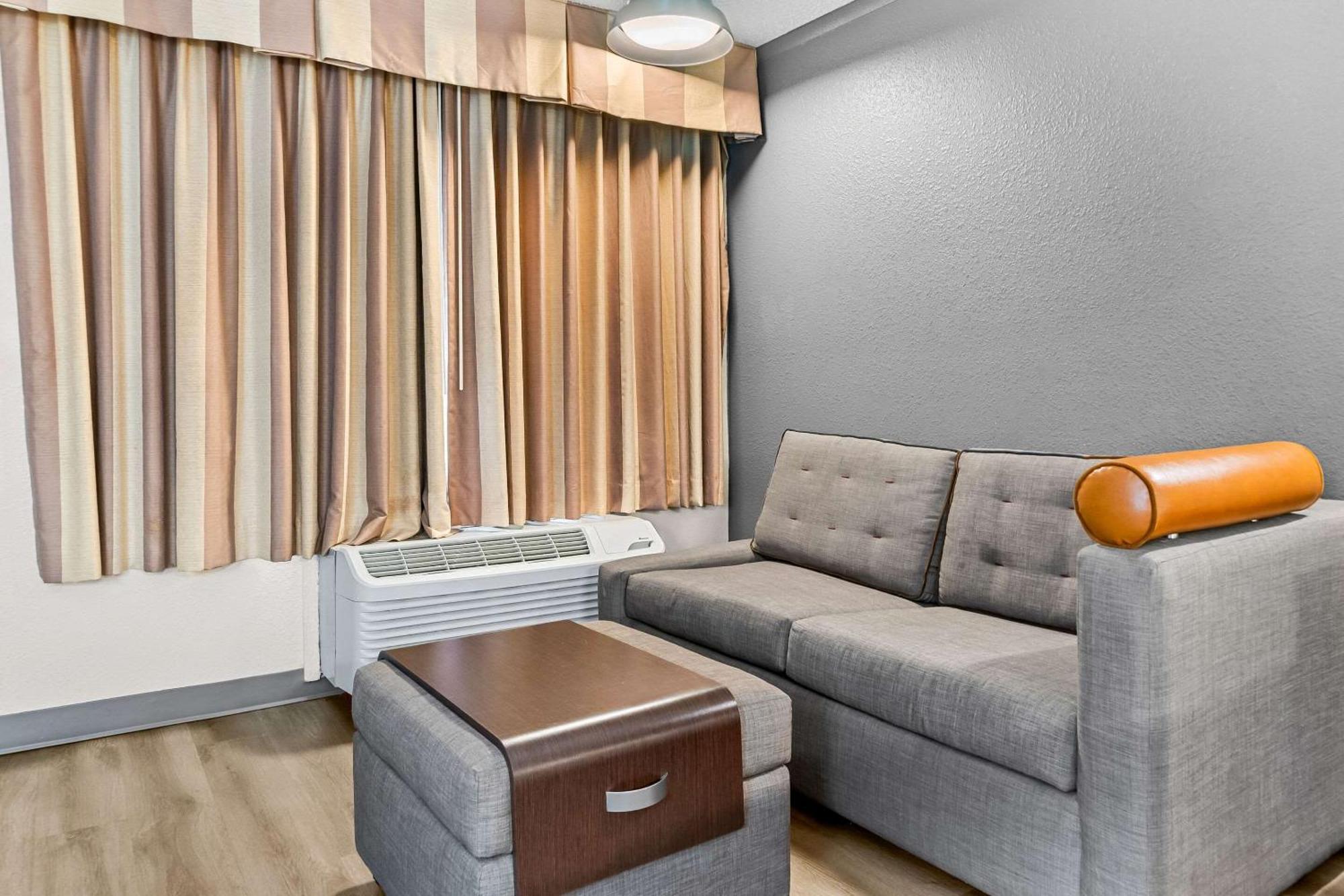 Rodeway Inn & Suites Saginaw Buitenkant foto
