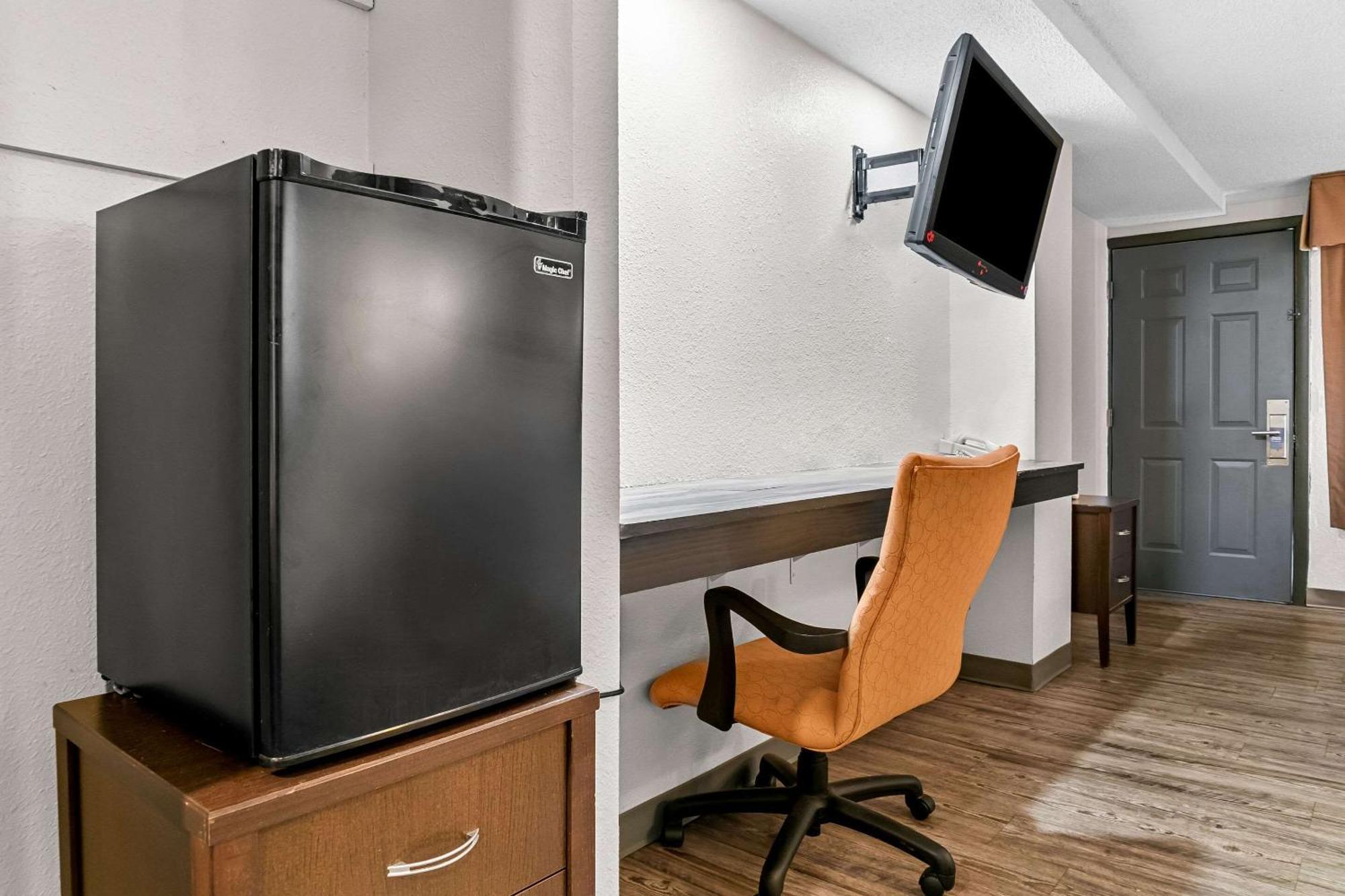 Rodeway Inn & Suites Saginaw Buitenkant foto