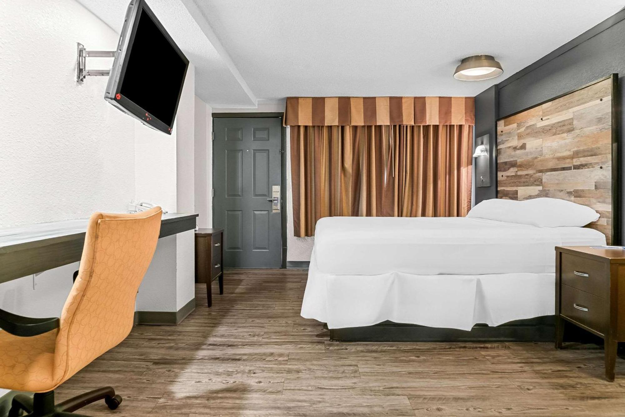 Rodeway Inn & Suites Saginaw Buitenkant foto