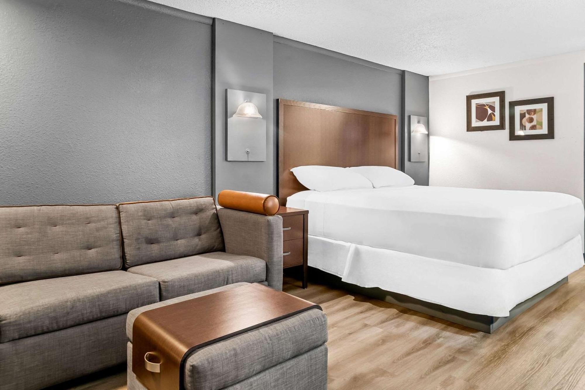 Rodeway Inn & Suites Saginaw Buitenkant foto